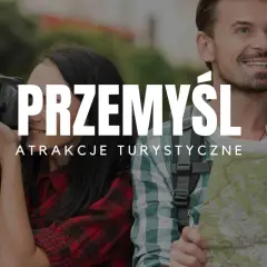 Para zaplanowała swoją **przemysł trasę** zwiedzania, ona z aparatem, on z mapą.