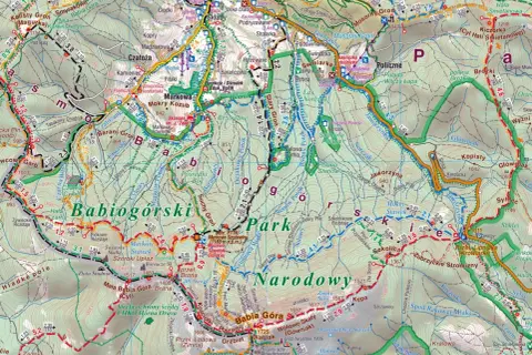 Szlak turystyczny przez **Beskid Żywiecki** prowadzi przez malownicze szczyty, w tym Babia Górę, oferując piękne widoki.