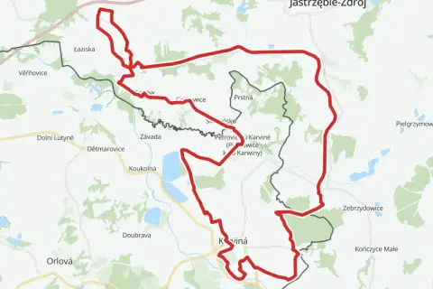 Mapa z zaznaczonym czerwonym szlakiem rowerowym, biegnącym przez tereny z nazwami miejscowości jak Karviná, Jastrzębie-Zdrój. To idealny żelazny szlak rowerowy.