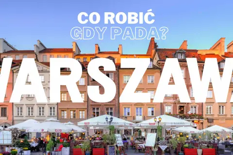 Co robić w Warszawie jak pada? Urokliwy rynek Starego Miasta z kawiarniami pod parasolami.