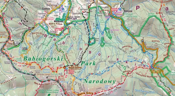 Szlak turystyczny przez **Beskid Żywiecki** prowadzi przez malownicze szczyty, w tym Babia Górę, oferując piękne widoki.