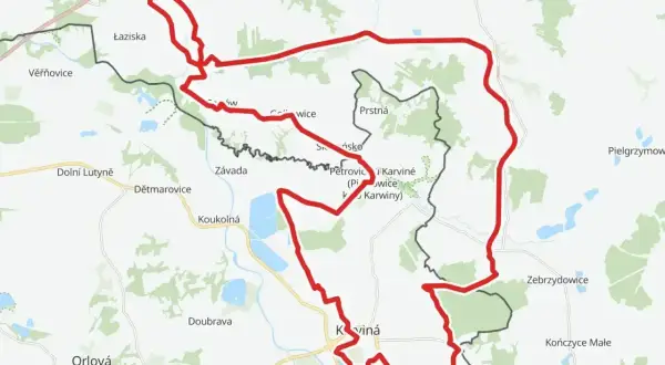 Mapa z zaznaczonym czerwonym szlakiem rowerowym, biegnącym przez tereny z nazwami miejscowości jak Karviná, Jastrzębie-Zdrój. To idealny żelazny szlak rowerowy.